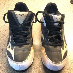 Women’s Mizuno cleats